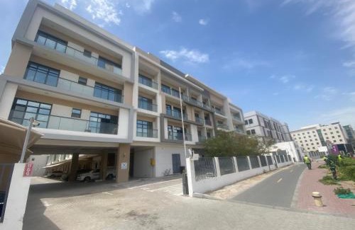 Dubai Investment Park Apartment | Wow Amazing Hostel ,1Bed in Male Dormitory,1min Dip Metro Station And Souq , Airport Shuttle