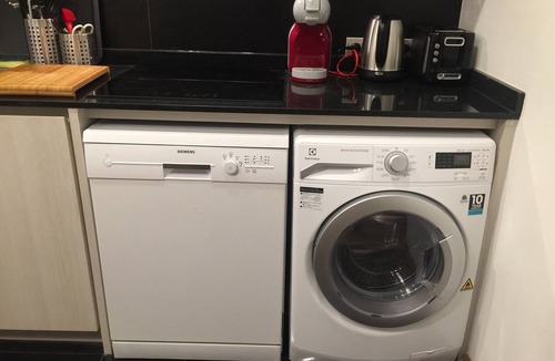 Bang Na Apartment | Élégant Appartement de 2 Chambres Avec 2 Salles de Bains Proche du BTS Udomsuk