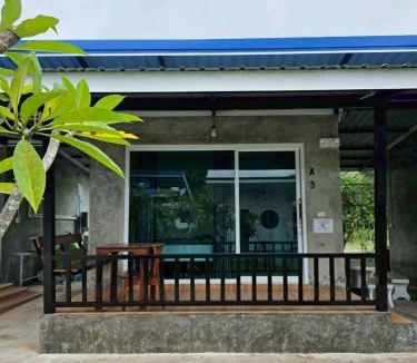 Khlong Khut House | ต้นหว้ารีสอร์ท