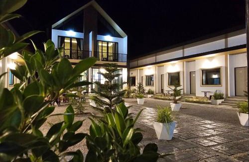 That Phanom House | บ้านโอบอ้อม