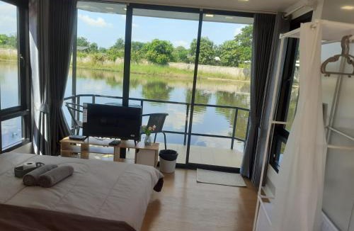Ban Tom Ski Chalet | ริมกว๊านชาเลย์ รีสอร์ทแอนด์คาเฟ่ Rimkwan Chalay Resort and Cafe