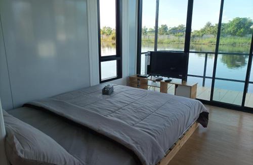 Ban Tom Ski Chalet | ริมกว๊านชาเลย์ รีสอร์ทแอนด์คาเฟ่ Rimkwan Chalay Resort and Cafe