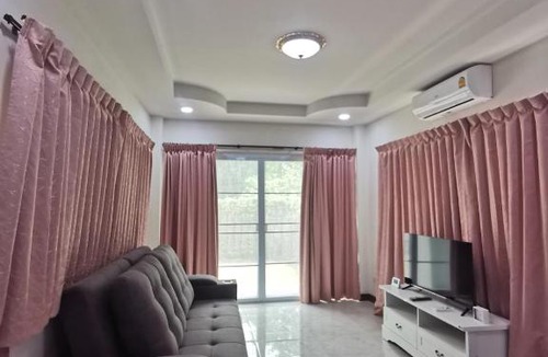 Nong Phueng House | เชียงใหม่ บ้านสันติสุข
