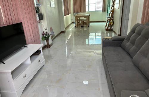 Nong Phueng House | เชียงใหม่ บ้านสันติสุข