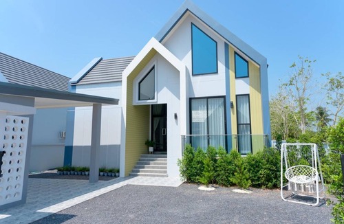 Surat Thani Villa | 152 m² Villa ∙ 3 bedrooms ∙ 9 guests