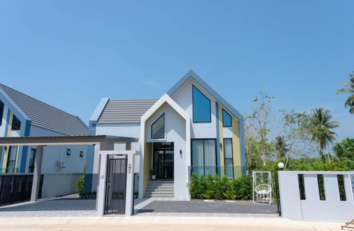 Surat Thani Villa | 152 m² Villa ∙ 3 bedrooms ∙ 9 guests