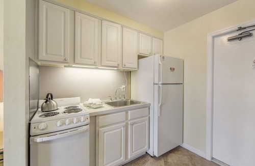 Madeira Beach Condo | 1br 1b - 3rd Floor - King - Surf Song #335