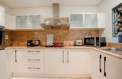 Al Muraqqabat Apartment | 1BR Equipped King Bed Road view Near the water