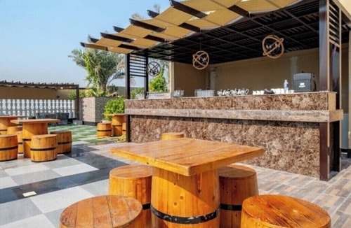Dubai Apartment | 2-bedroom apartment in lovely Dubai with WiFi, AC, Close to airport