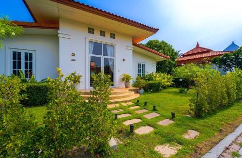 Nong Kae House | 2 Bedroom Private Pool Bali Style Villa B98