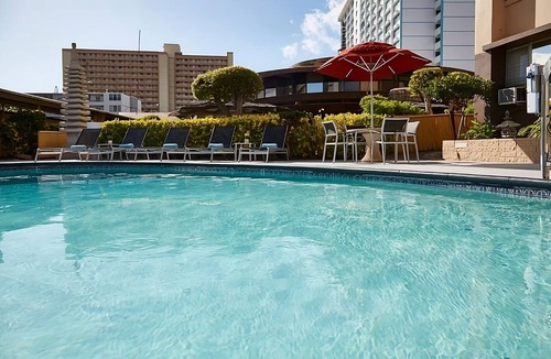 Ala Moana House | 2 Deluxe Two Doubles Rooms at Pagoda Hotel