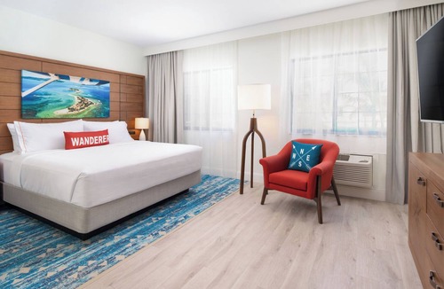 Park Shore Hotel | 2 Elegant Studio Suite Perfect w/Free Breakfast