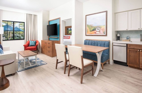 Park Shore Hotel | 2 Pet-Friendly King Bedroom Suite with Free Breakfast