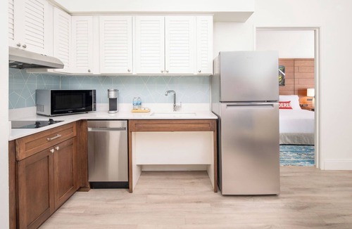 Park Shore Hotel | 2 Pet-Friendly King Bedroom Suite with Free Breakfast