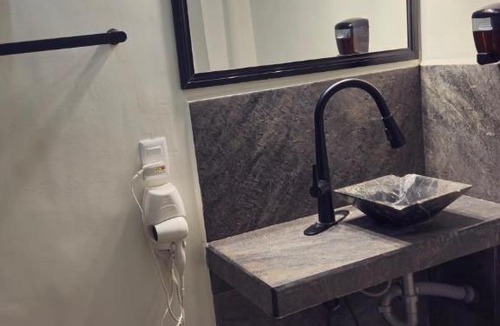 Zona Centro Apartment | 2 Recamaras con clima y cocina centrico, wifi, tv smart 222C