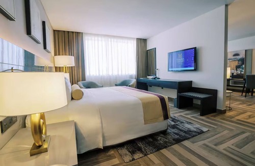 Al Muraqqabat Hotel | 2 Units | Skyline Thrill Retreat | Burj Khalifa, Dubai Frame & Rooftop Pool