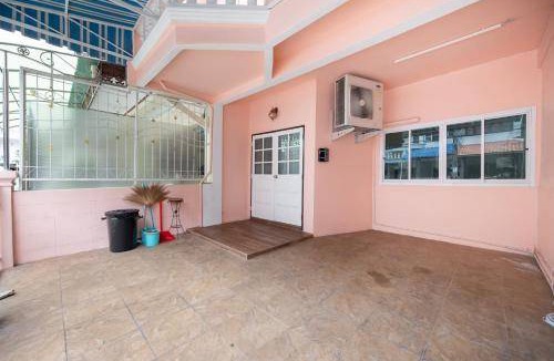 Phra Khanong Apartment | 200 m² Apartment ∙ 4 bedrooms ∙ 11 guests