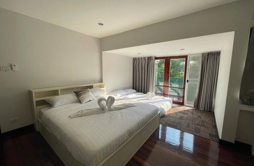 Phra Khanong Villa | 237 m² Villa ∙ 4 bedrooms ∙ 12 guests