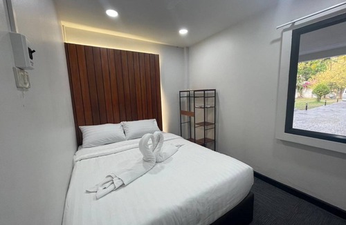 Phra Khanong Villa | 237 m² Villa ∙ 4 bedrooms ∙ 12 guests