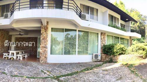 Chakphong House | 290 m² House ∙ 4 bedrooms ∙ 16 guests