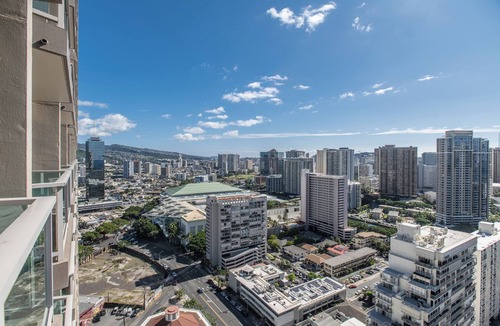 Ala Moana Condo | 29th floor studio with two full size beds