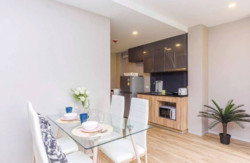 Yan Nawa Condo | 2Bed Apartment/SurasakBTS Sathorn /Free Pool&Gym