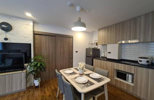 Tha Thaewawong Apartment | 2BR Service Condo in Sriracha