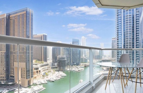 Jumeira 1 Apartment | 2BR Smart-Home Suite with Amazing Marina Views