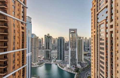 Jumeirah Lake Towers Apartment | 3 Bedroom Lake View Apartment