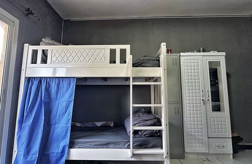 Old Dubai Bed & Breakfast | 3-Shared bedroom Bunk bed & FREE breakfast -Dubai Zeus Hostel- Free WiFi, AC