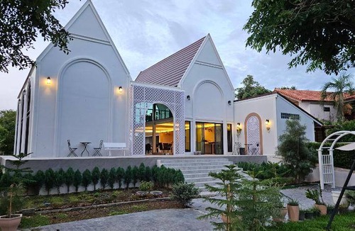 Doem Bang Hotel | 30 m² Hotel ∙ 2 guests