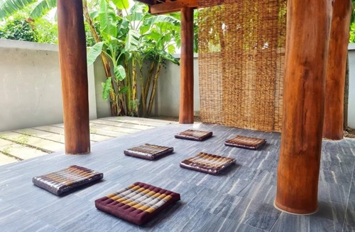 Bang Khen House | 300 Years Old Wooden House w 3 Bedrooms and big yard