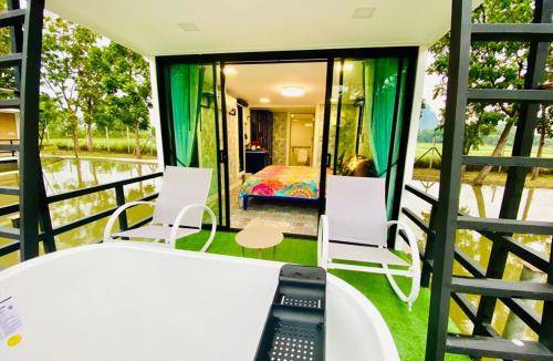 Khao Yoi Boat Rental | 32 m² Houseboat ∙ 1 bedroom ∙ 2 guests