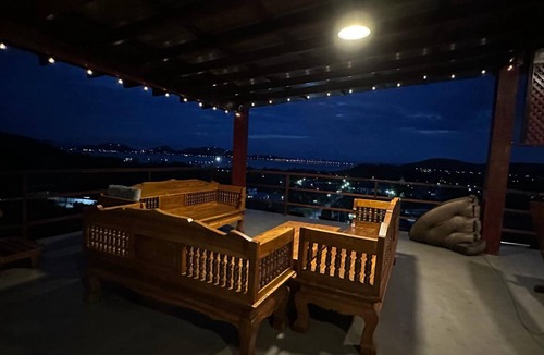 Singhanakhon House | 360 m² House ∙ 3 bedrooms ∙ 20 guests