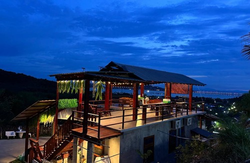 Singhanakhon House | 360 m² House ∙ 3 bedrooms ∙ 20 guests