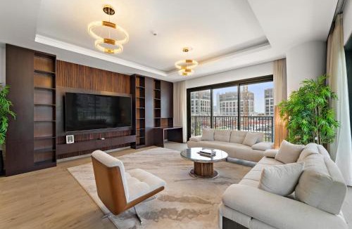 Al Wasl Apartment | 3BR Central Park, Prime Dubai Location