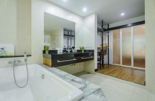 Karon Apartment | 4.13 Karon View 2 Bed 5 Minutes walk Karon Beach
