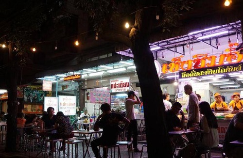 Bang Lamphu Lang Hostel | 40 m² Hostel ∙ 2 bedrooms ∙ 127 guests