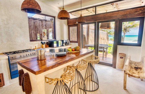 Zona Hotelera Villa | 4BR Beachfront Villa Ideal for Groups & Getaways