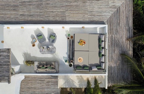 Zona Hotelera Villa | 4BR Beachfront Villa Ideal for Groups & Getaways