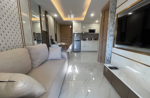 Central Pattaya Apartment | A beautiful pool view apartment