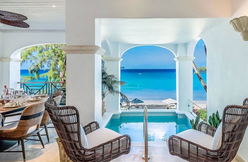 Old Trees Bay Villa | A Chic and Elegant Three Bedroom Beachfront Apartment