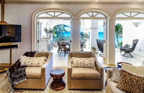 Old Trees Bay Villa | A Chic and Elegant Three Bedroom Beachfront Apartment