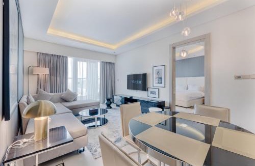 Business Bay Apartment | A Living Modern 1BR Apartment in Paramount tower -2203D