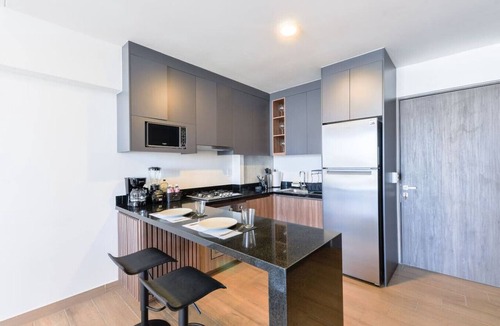 Monterrey Apartment | ¡A pasos de Fundidora! Pool, Gym & Parking 6ppl