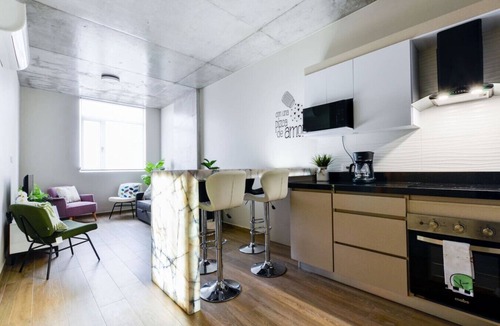 Monterrey Centro Apartment | ¡A pasos de Fundidora! 6 huéspedes + Gym + Alberca