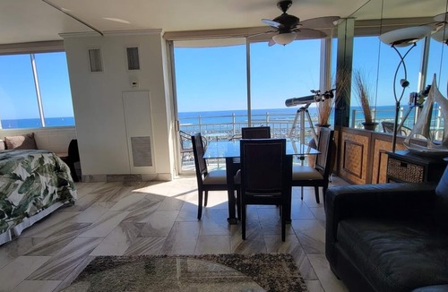 Waikiki Condo | Absolutely Oceanfront - Free Parking - Full Kitchen- full disability access.