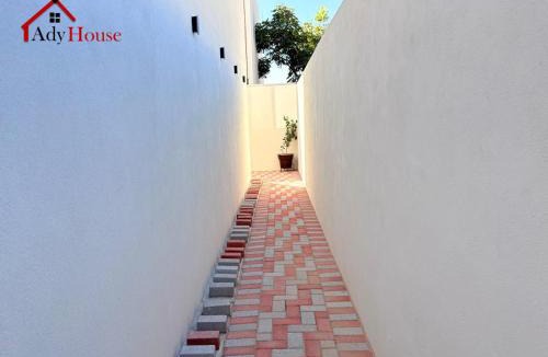 El Marques House | AdyHouse Ziré