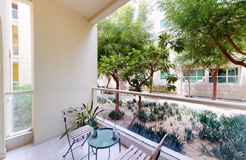 The Greens Apartment | Al Dhafrah - Peaceful One Bed in The Greens