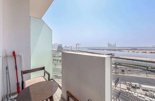 Jadaf Apartment | Al Jaddaf sleeps 4 with Swimming Pool and Gym!